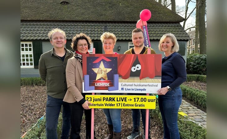 De organisatie van Live in Liempde: William van Houtum, Ingrid Breuer, Trees van Nunen, Arjan Terlouw en Karin van Oekel.