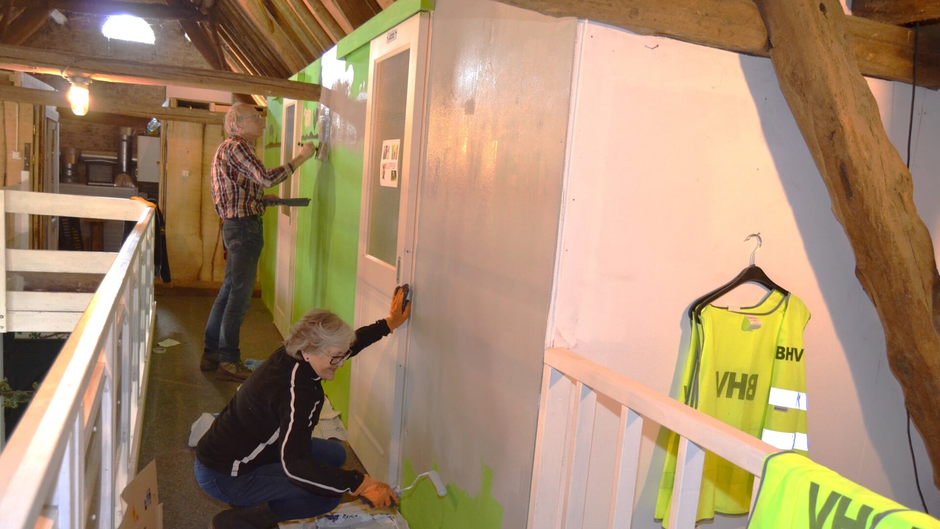 Niet alleen de dwarsdeelschuur, maar ook de boerderij zelf werd geschilderd door de vrijwilligers tijdens NLdoet afgelopen weekend.