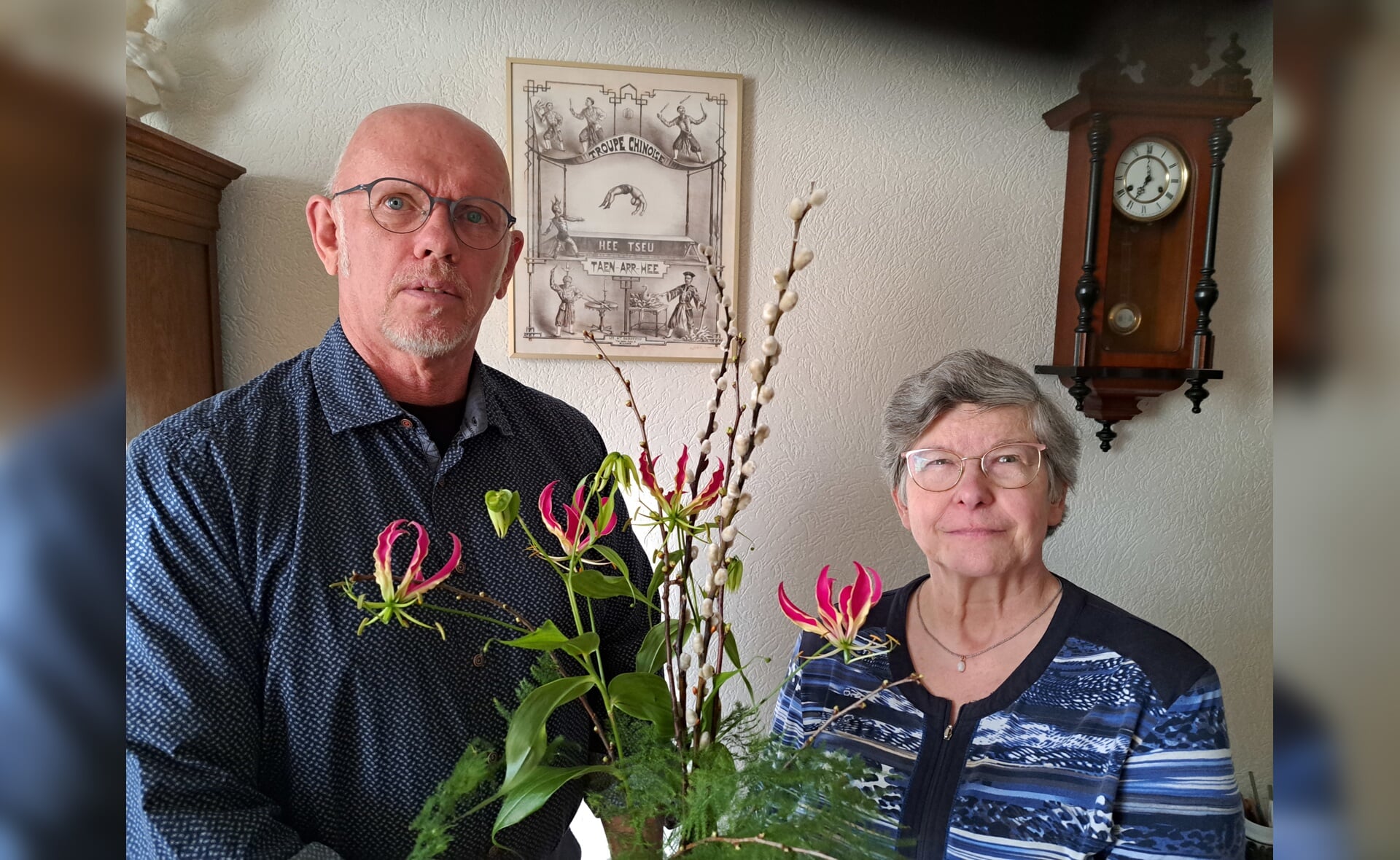 Paulien Schouten viert andermaal een gouden jubileum, dit jaar als collectant voor de plaatselijke afdeling van de Hartstichting. Jan Coolen, coördinator in Boxtel, zette de vrijwilligster deze week in de bloemen.