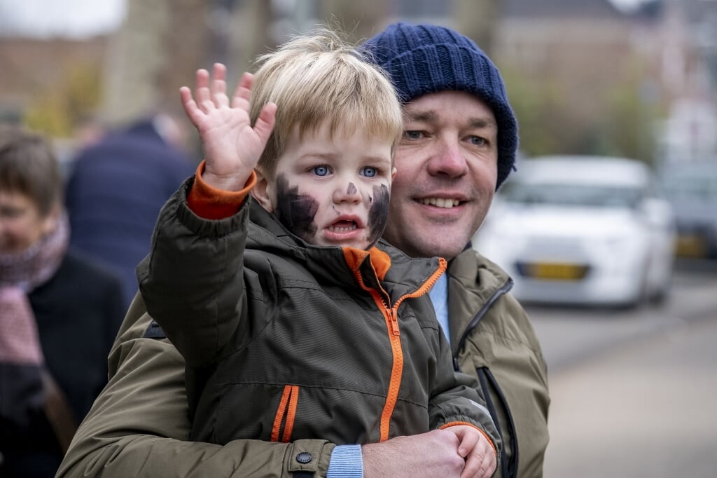 Boot of bus? Het maakt Tijn Hazenberg en vader Bas niet uit.