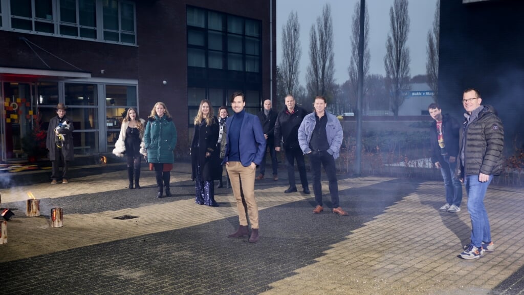 Maarten de Gans te midden van de negen andere genomineerden voor de titel Brabander van het Jaar. De uiteindelijke winnaar staat links, in het zwart. (Foto: Lobke Kapteijns). 