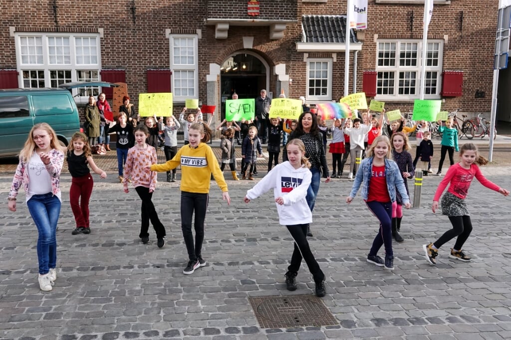 FEBRUARI: Toen corona nog niet in ons woordenboek voorkwam, ging het nog over het klimaat. Dat is precies waar deze jonge dansers en muzikantjes van Star Company voor demonstreerden: een betere wereld en leefomgeving.