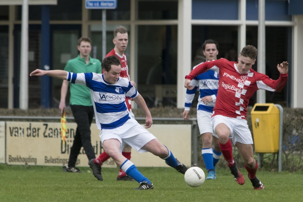 MAART: Normaal gesproken is dit geen foto om mee te nemen in een jaaroverzicht. Er wordt in een doorsnee seizoen immers wekelijks gevoetbald. In dit coronajaar is dit echter een plaat met een verhaal. De derby tussen RKSV Boxtel en Essche Boys was de laatste wedstrijd in het seizoen 2019/2020. 