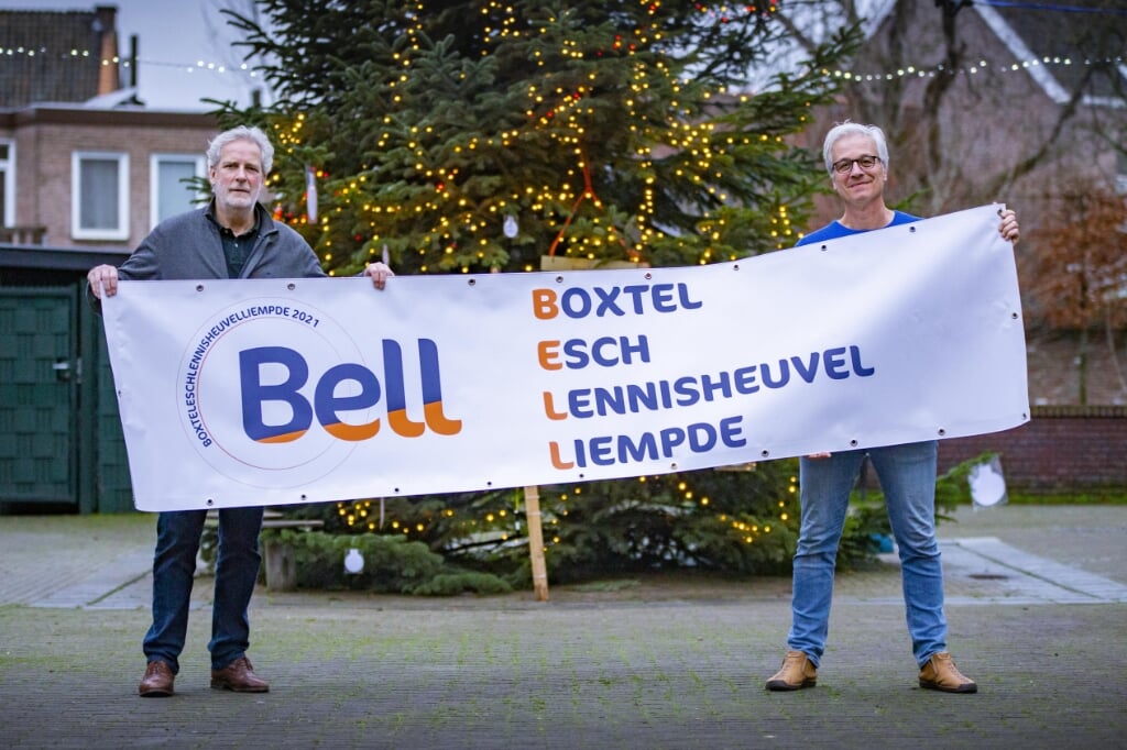 Voorzitter Xaveer van Lokven van Stichting BELL (rechts) en secretaris Paul van Alphen zijn klaar voor de toetreding van Esch bij de gemeente Boxtel. (Foto: Bas van den Biggelaar).