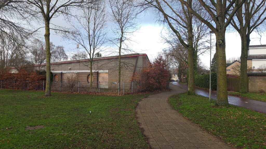Ouderen in Regie zag in het gebouw waarin voorheen basisschool De Beemden gevestigd was, mogelijkheden voor seniorenwoningen. (Foto: Henk van Weert).