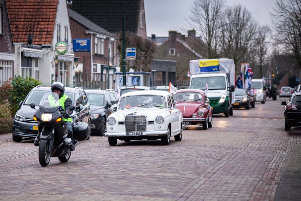 De karavaan van BELL trekt door Liempde. Van daaruit trok de stoet door alle dorpen die sinds 1 januari de gemeente Boxtel vormen. (Foto: Bas van den Biggelaar).