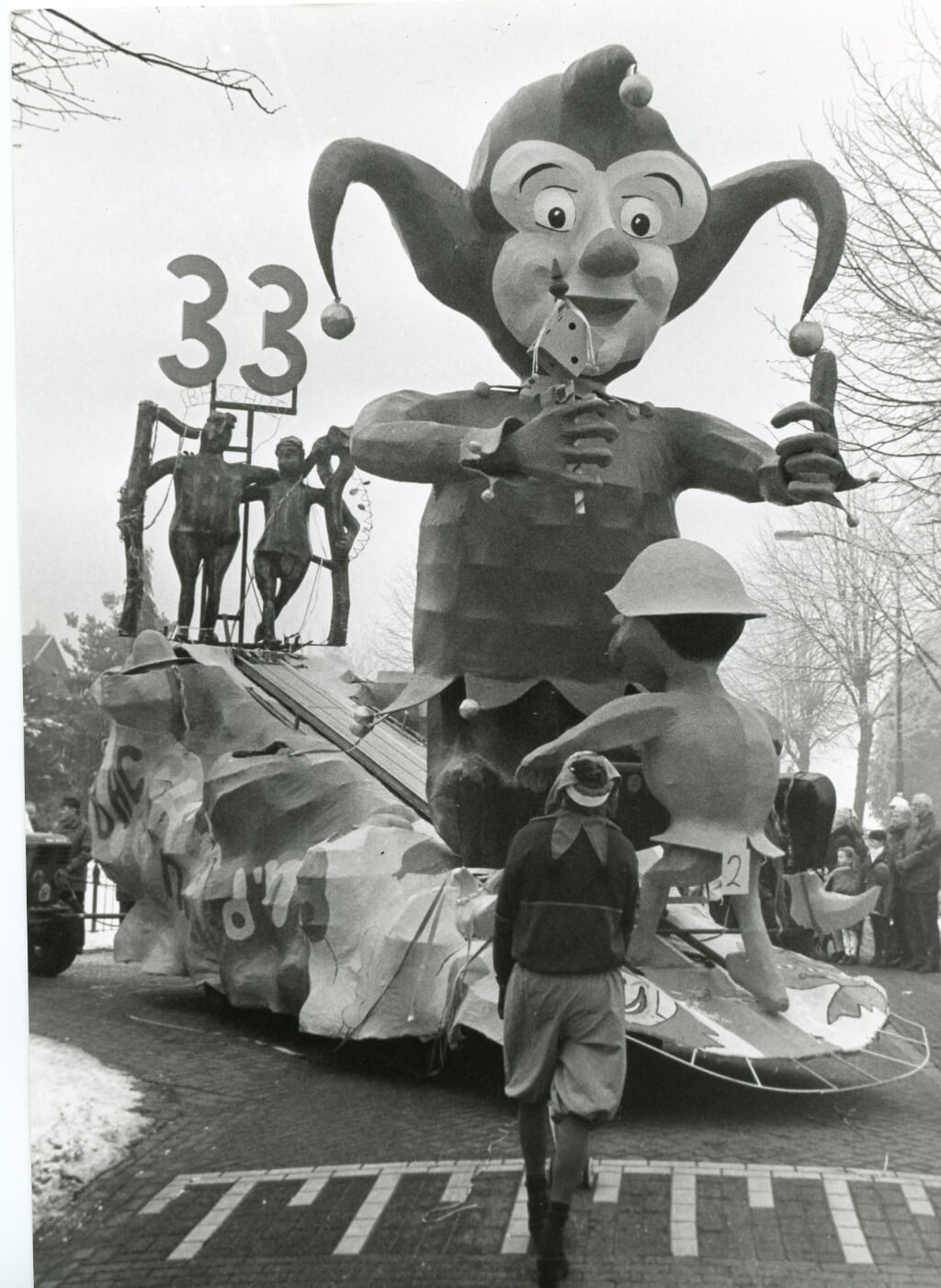 Winnende praalwagen van het Bacchuscorps, de club die ook al present was bij de eerste Essche carnavalsoptocht in 1967.