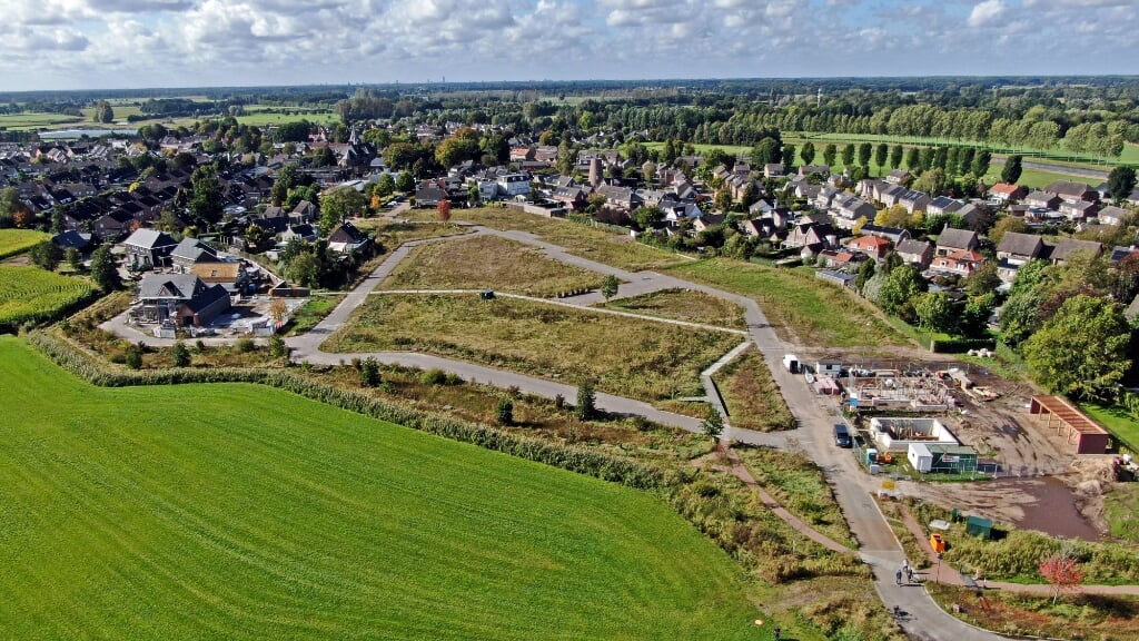 De schop gaat in februari volgend jaar de grond in voor de 27 woningen uit fase twee van het nieuwbouwproject Reigerskant in Esch. (Foto: Albert Stolwijk). 