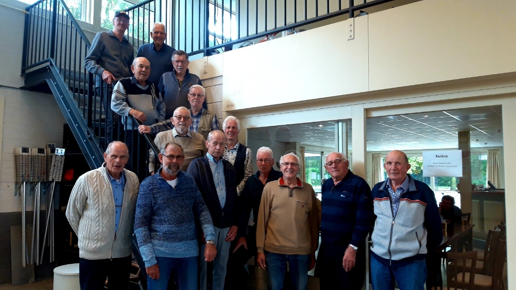 Van de 25 leden vierden er achttien  het gouden bestaansjubileum van de Seniorenvisvereniging Boxtel. De feestelijke bijeenkomst vond plaats in de speelhal van jeu-de-boulesclub De Walnoot. 