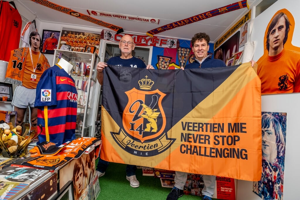 Rien van Doleweerd kreeg voor zijn Boxtelse Johan Cruijffmuseum de verenigingsvlag van een Japanse voetbalclub die naar Nummer Veertien is genoemd. Maar dat was niet het enige...
