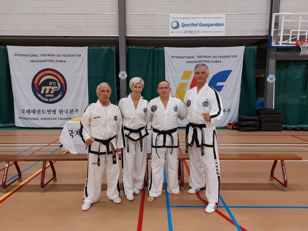 Master Ad Dekker van TSD uit Boxtel kreeg de kans om tezamen met zijn mentor grandmaster Sanders drie dagen met de Griekse taekwondogrootmeester Vasilis en zijn assistent master Natasa Manavaki op te trekken. 