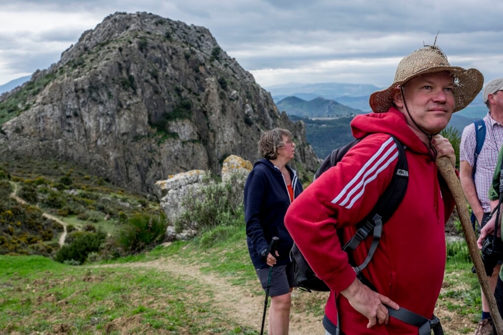 Wim Kuijpers tijdens een wandeltocht naar de Camenito Del Rey, een adembenemende wandelroute in de bergen van Andalusië. De Boxtelaar organiseert jaarlijks tientallen wandelreizen en hoopt in 2021 op betere tijden. (Foto: Peter de Koning, 2017).