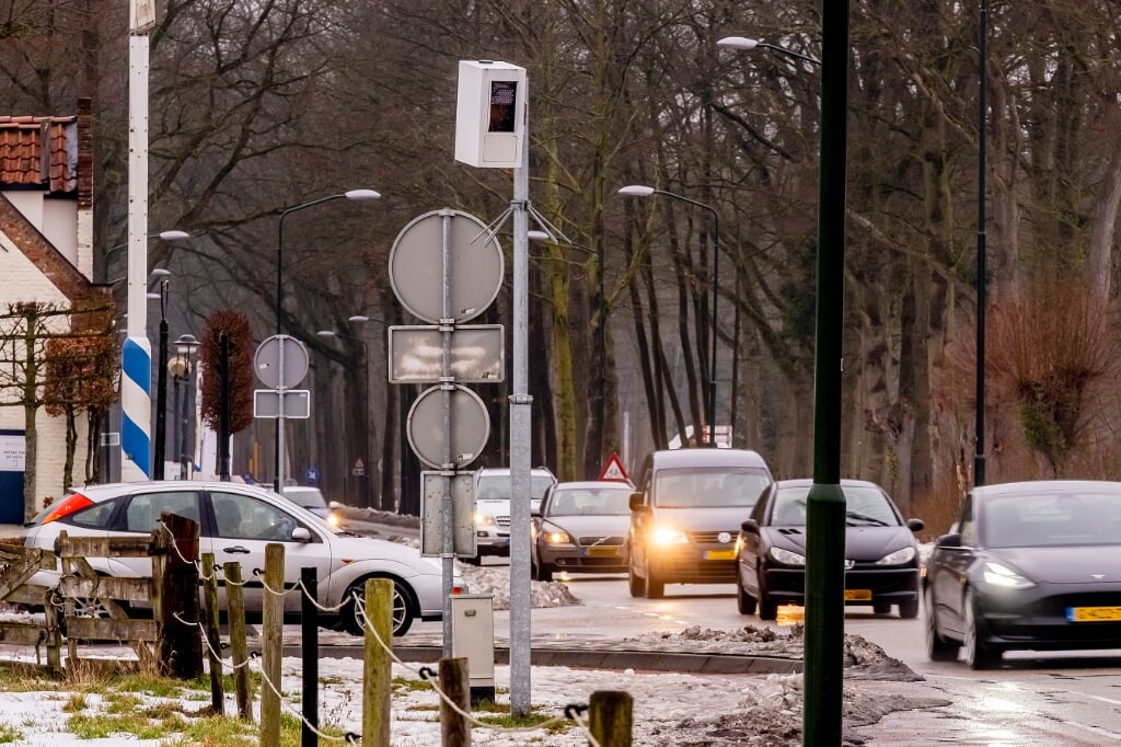 De Bosscheweg is druk, vooral in de spits. Vooral voertuigen die vanaf de rijksweg A2 komen en op hoge snelheid Boxtel binnenrijden worden door de flitspaal 'verrast'. (Foto: Peter de Koning).