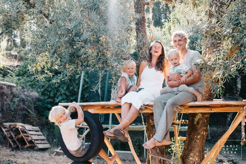 Sietske van den Oord met haar gezin, de oud-Boxtelse woont en werkt in Portugal.