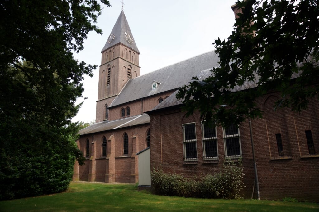 Sint-Lambertuskerk in Gemonde is gebouwd in 1924 naar een ontwerp van architect Wolter te Riele (1867-1937), een leerling van Pierre Cuypers. (Foto: Albert Stolwijk, 2012).