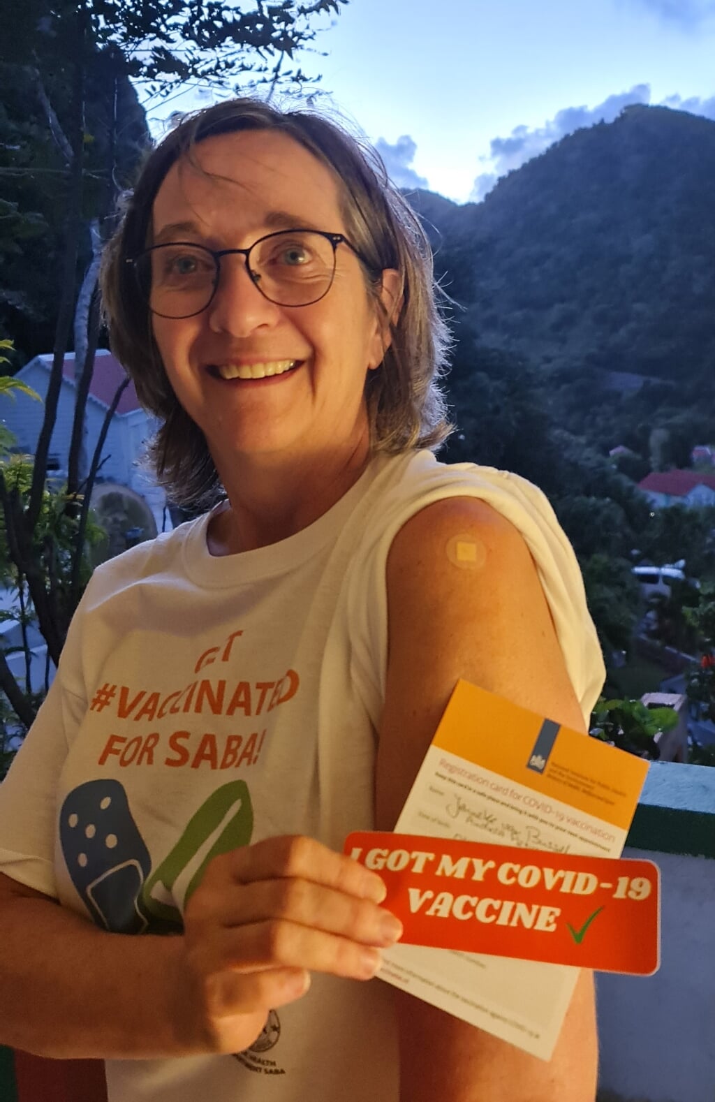 Jenneke van Bussel werkt als jeugdverpleegkundige mee aan de vaccinatie van alle eilandbewoners op Saba. Zelf ontving de Boxtelse deze week de eerste prik.