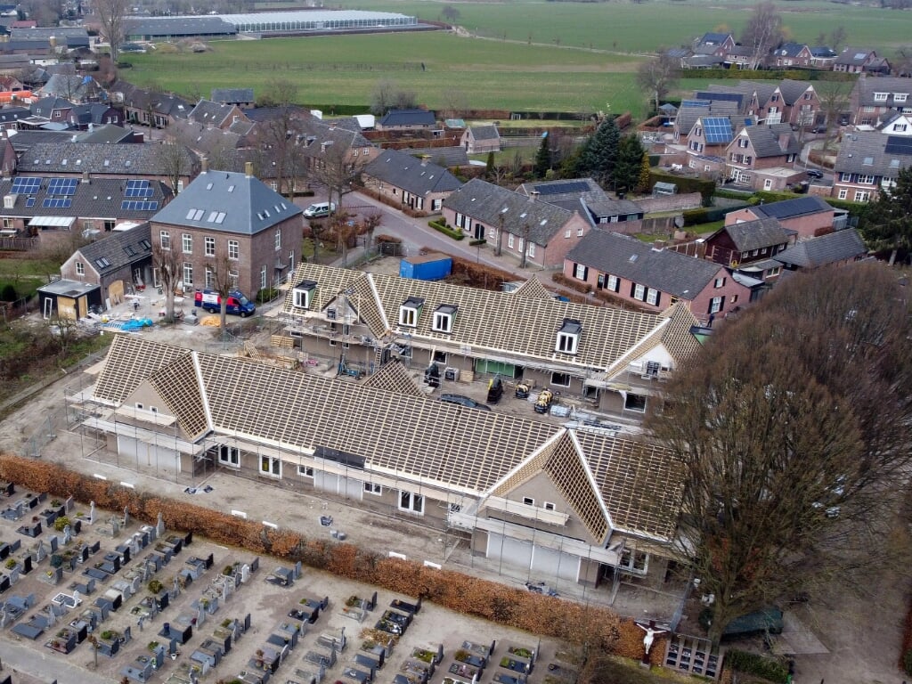 De tuin van de pastorie in Liempde is al bebouwd. Op de achtergrond een andere mogelijke nieuwbouwlocatie aan de Smaldersestraat. (Foto: Albert Stolwijk).