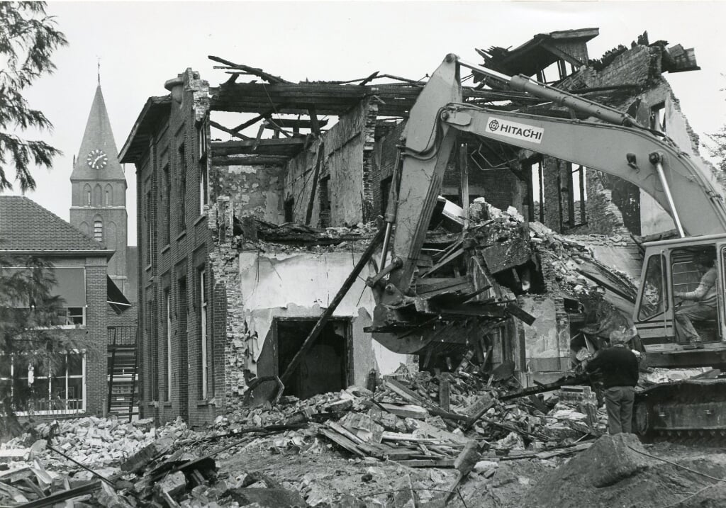 Begin november 1984 werd het Sint-Odulphusklooster gesloopt. (Foto: Piet van Oers). 