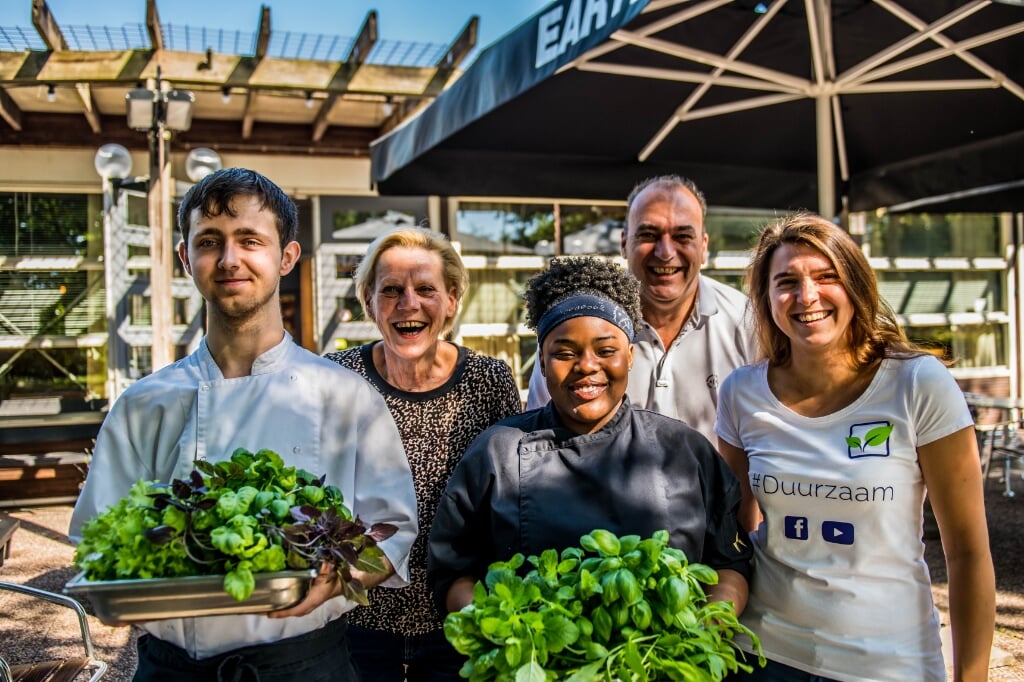 Het team van Bonne Vie Boxtel: Ben, Marlies van Hamont, Shine, Ruud de Wilde en Michelle Jongen. (Foto: Bernd Oldenbeuving, Oltech Mediasolutions).