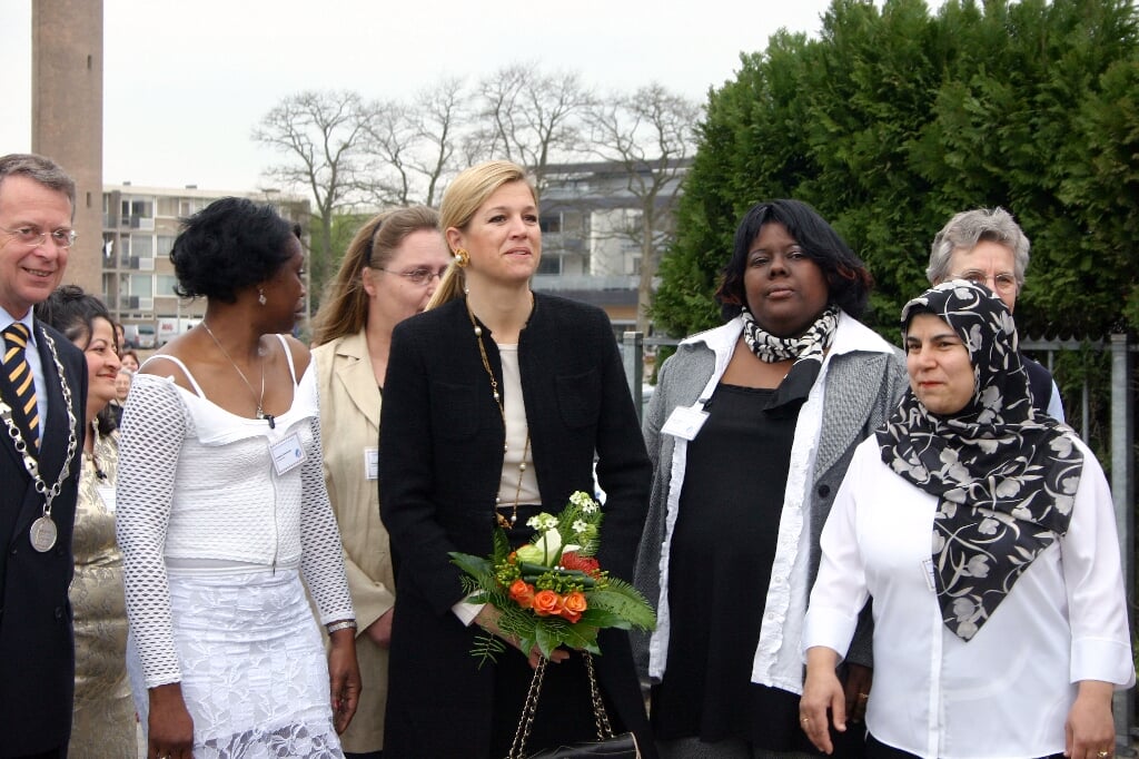 In april 2004 bezocht (toen nog) prinses Máxima de contactouders in de Boxtelse wijk Selissenwal. Hun integratieproject ontving een van de Appeltjes van Oranje die een jaar eerder voor het eerst werden uitgereikt. (Foto: Peter de Koning). 