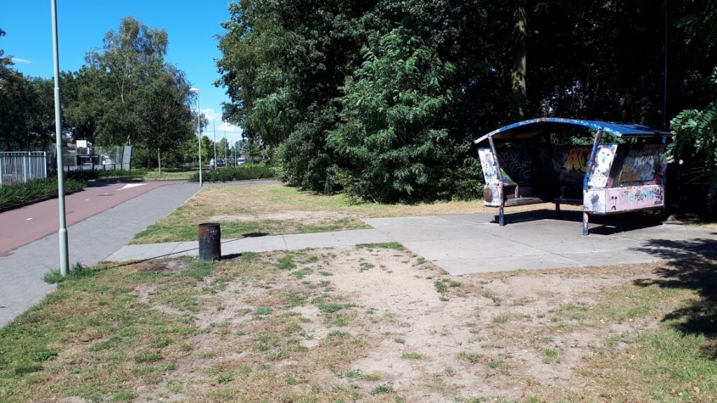 De jongerenontmoetingsplaats aan de Dr. De Brouwerlaan werd in september door de gemeente Boxtel verwijderd nadat er medio augustus een man ernstig mishandeld werd. (Foto: Pål Jansen, 2020).