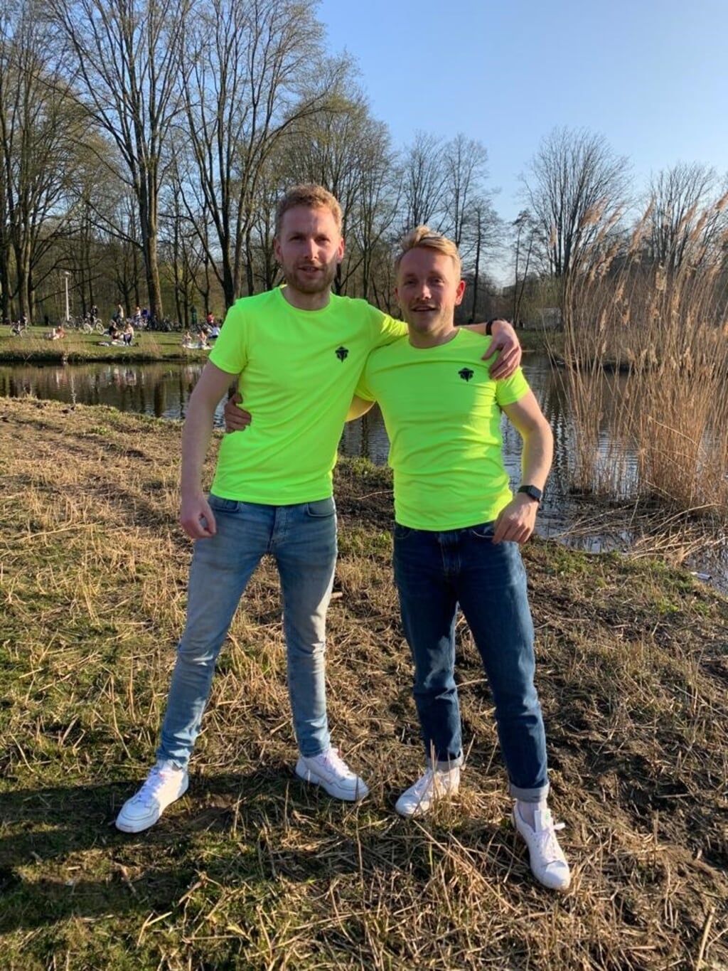  De broers Luuk (links) en Stef Traa liepen het afgelopen weekend in Liempde allebei twaalf keer vijf kilometer hard. (Foto: eigen collectie).