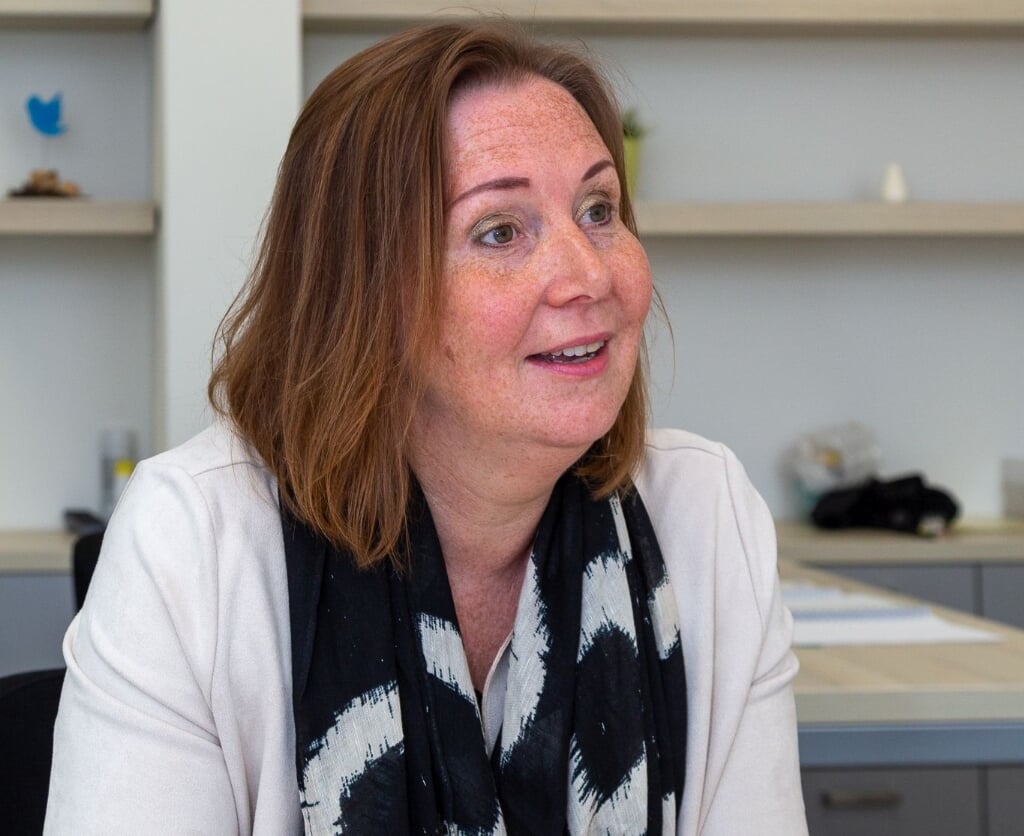 Rector Mireille van der Kracht vertelt hoe het er in haar eerste weken op het JRL en BHC aan toeging, hoe ze tegen de scholen aankijkt en wat haar visie is op onderwijs. (Foto: Hans van Doorn).