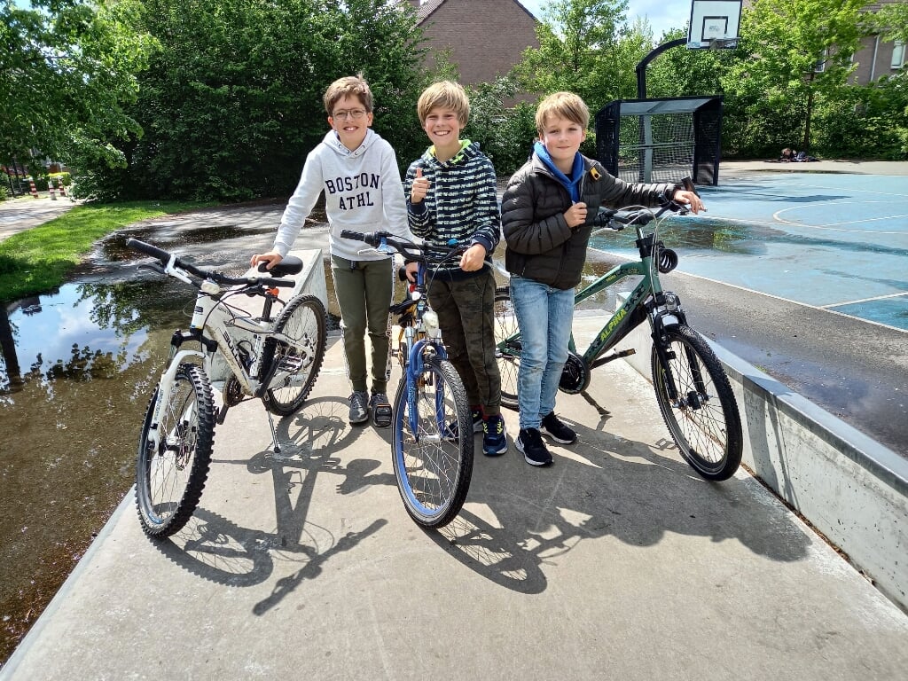 Lex, Siem en Boris spelen graag op het 'havoveldje' nabij het Smalwater in de Boxtelse wijk Zandvliet.