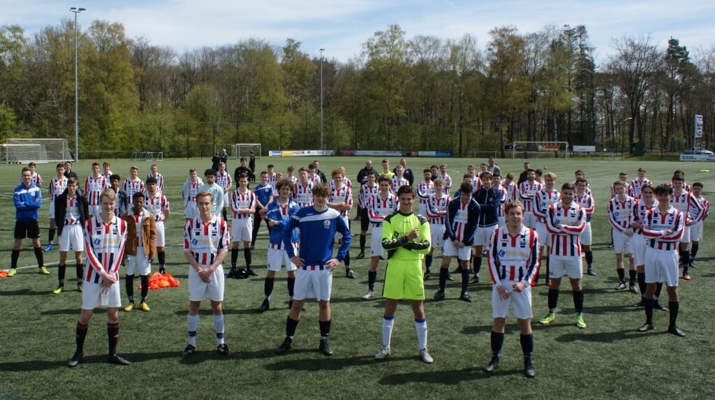 De spelers van alle JO19-teams van voetbalclub ODC namen enkele weken geleden in sportpark Wagenaars deel aan een onderling toernooi. Veel voetballers maken na de zomervakantie de overstap naar de nieuwe Onder 23-competitie. (Foto: Marc Cleutjens).
