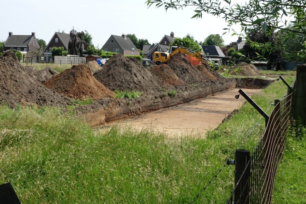 Op de plek waar nieuwbouw moet verrijzen tussen de Kerkheiseweg en de Boxtelseweg in Liempde is deze week een proefsleuf voor archeologisch onderzoek gegraven. 