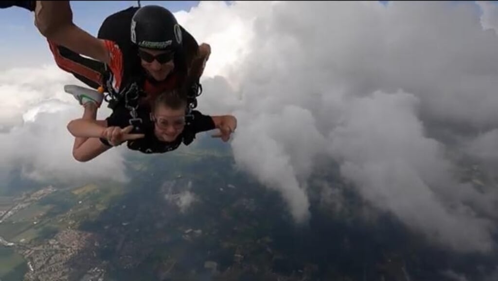 De tandemsprong met een parachute was - letterlijk én figuurlijk - het hoogtepunt van een dag vol verrassingen. 