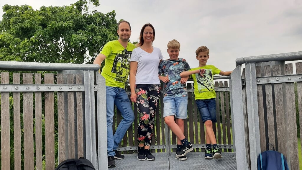 Van links naar rechts: Jeroen, Maudy, Steven en Ruben van Leusden. Het wandelvirus is ook bij het Boxtelse gezin aangeslagen. (Foto: Linda van de Wiel).