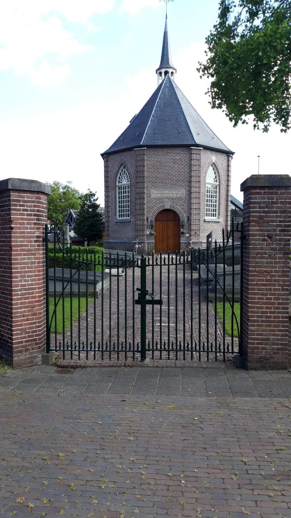 Het protestants kerkje aan de Clarissenstraat in Boxtel werd in 1812 gebouwd en is ontworpen door de Boxtelse architect, landmeter en politicus Hendrik Verhees. (Foto: Henk van Weert). 