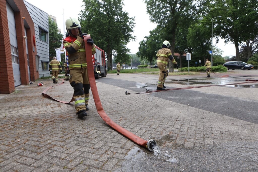 Met een ereboog van waterspuiten werden zaterdag overal in het land brandweermensen herdacht die omkwamen in de hulpverlening. Ook in Boxtel, waar overigens geen slachtoffers vielen, gebeurde dat: bij de kazerne aan de Brederodeweg. 