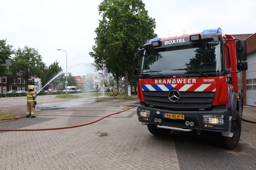 Met een ereboog van waterspuiten werden zaterdag overal in het land brandweermensen herdacht die omkwamen in de hulpverlening. Ook in Boxtel, waar overigens geen slachtoffers vielen, gebeurde dat: bij de kazerne aan de Brederodeweg. 