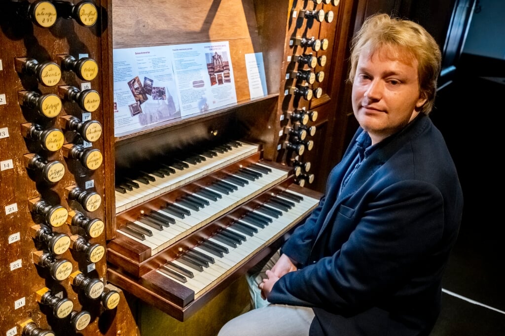 Organist Tommy van Doorn verzorgt in de serie Kerkconcerten vier extra themauitvoeringen in de Boxtelse Sint-Petrusbasiliek. (Foto: Peter de Koning). 