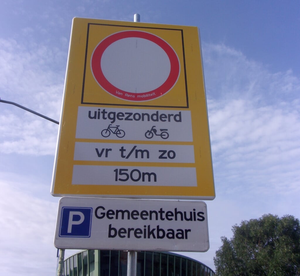 Tijdelijk verbodsbord Dr. Van Helvoortstraat. 
