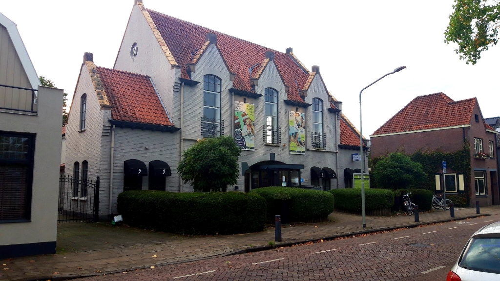 Het pand van Tiga Health & Beauty aan de Prins Bernhardstraat in Boxtel wordt verbouwd tot appartementencomplex.