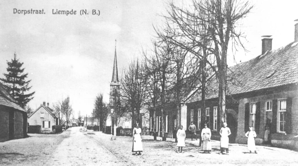 Beeld van de Liempdse Dorpsstraat in het begin van de twintigste eeuw.