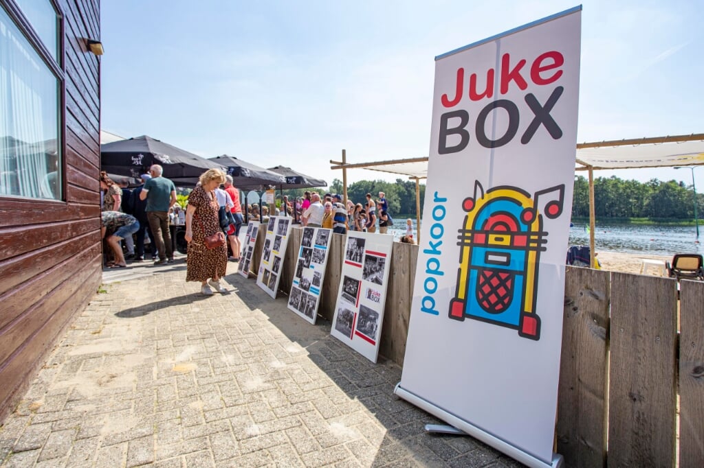 Popkoor JukeBox vierde zijn koperen bestaansjubileum bij recreatieplas De Langspier.