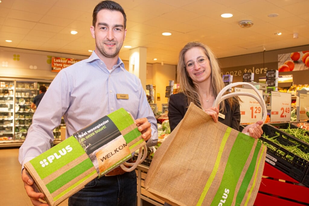 Youri en Claudia van Alem uit Veldhoven exploiteren sinds maart supermarkt Plus aan de Van Beekstraat in de Boxtelse wijk Selissenwal. 