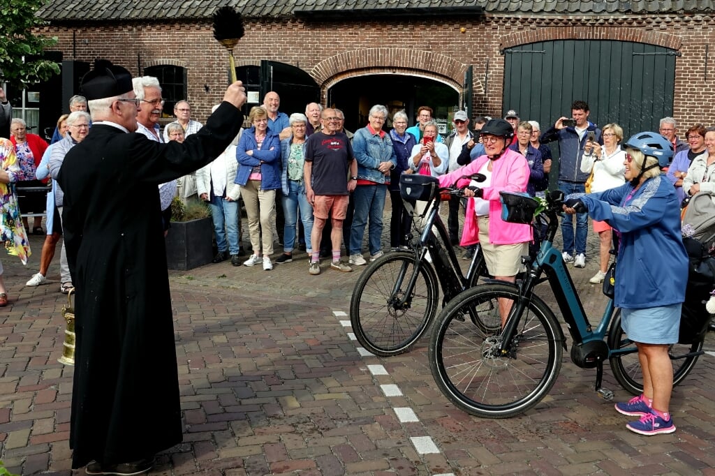 Gerrie van Heerenbeek en Sjan Paashuis vertrokken dinsdag op de fiets naar Santiago de Compostella in Spanje. 