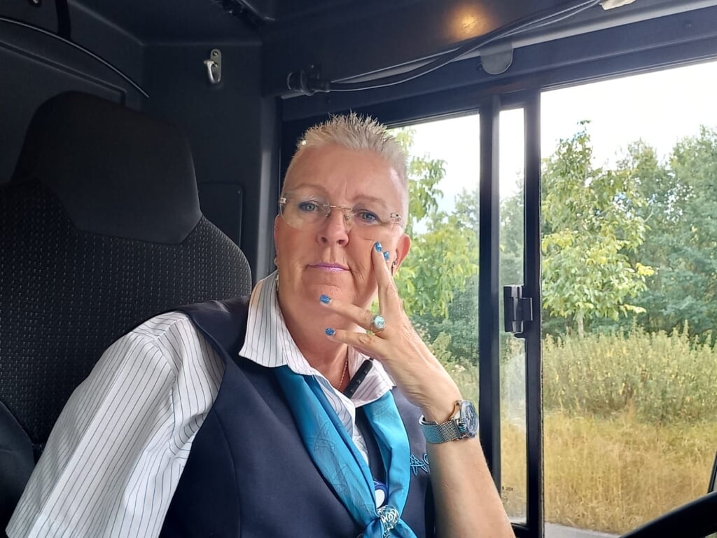 Geen vakantie voor Maya van Kessel. De Boxtelse rijdt deze zomer haar routes als buschauffeur in en rond Den Bosch. 