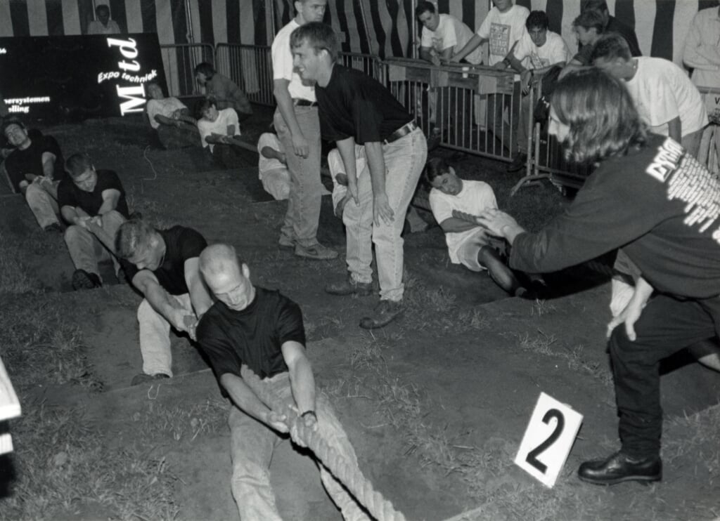 September 1997: touwtrekwedstrijd van de KPJ in Liempde.