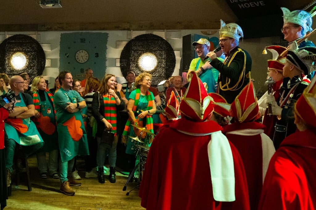 Knokkers vieren 55 jaar openbaar jeugdcarnaval in Eendengat.