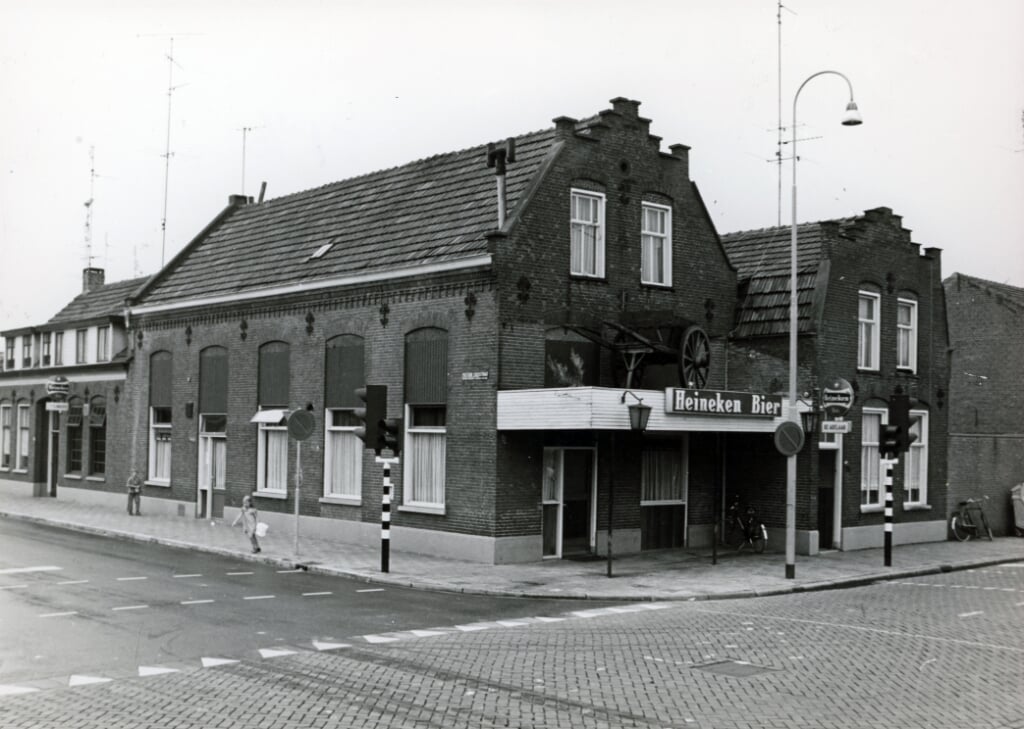 Het bekende café De Adelaar aan de Baroniestraat was tot enkele jaren geleden nog in gebruik als horeca. Inmiddels is het pand omgebouwd naar woningen.