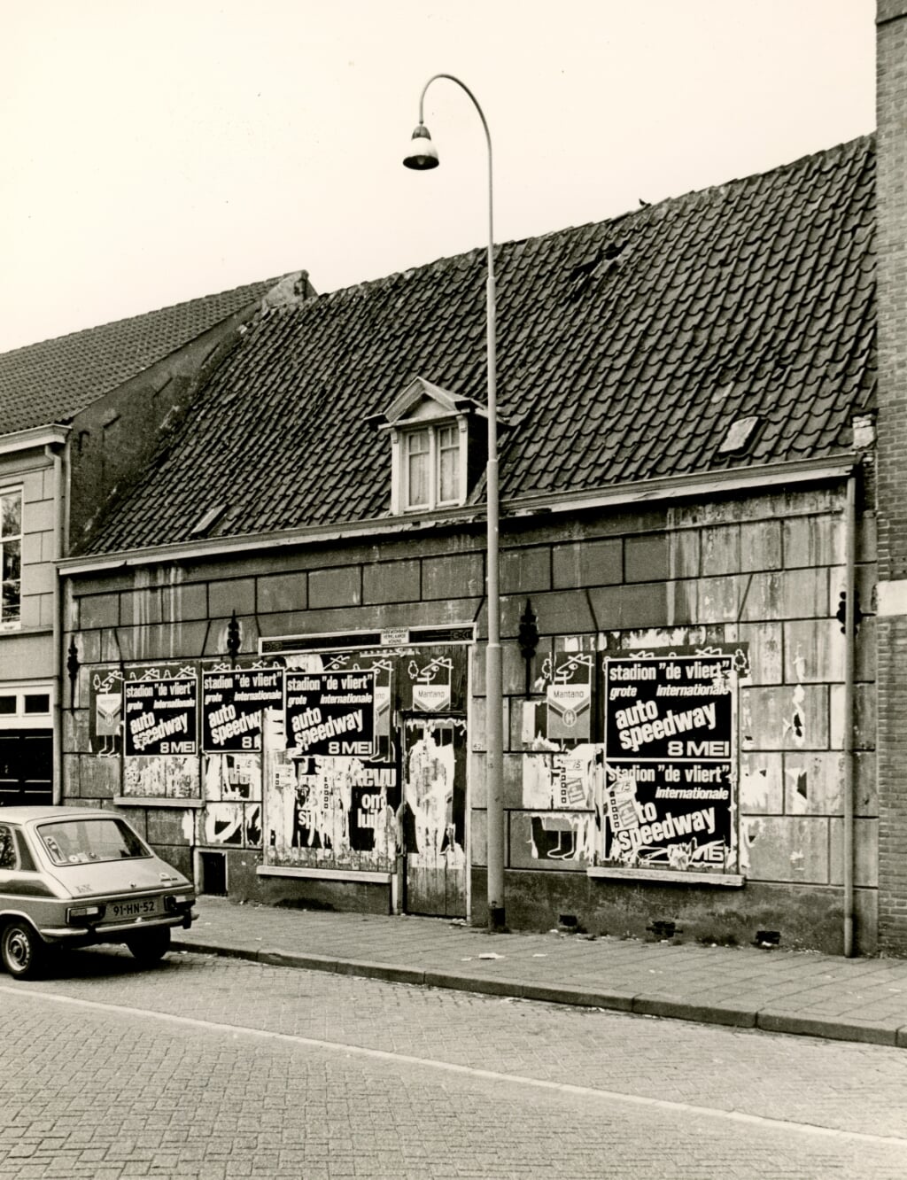 De vroegere slagerij van Jantje Beks aan de Rechterstraat 62. Een destijds in Brabant nog zeldzaam voorbeeld van een Kempisch verdiepingshuis met een unieke kapconstructie en 17e-eeuwse muurankers.