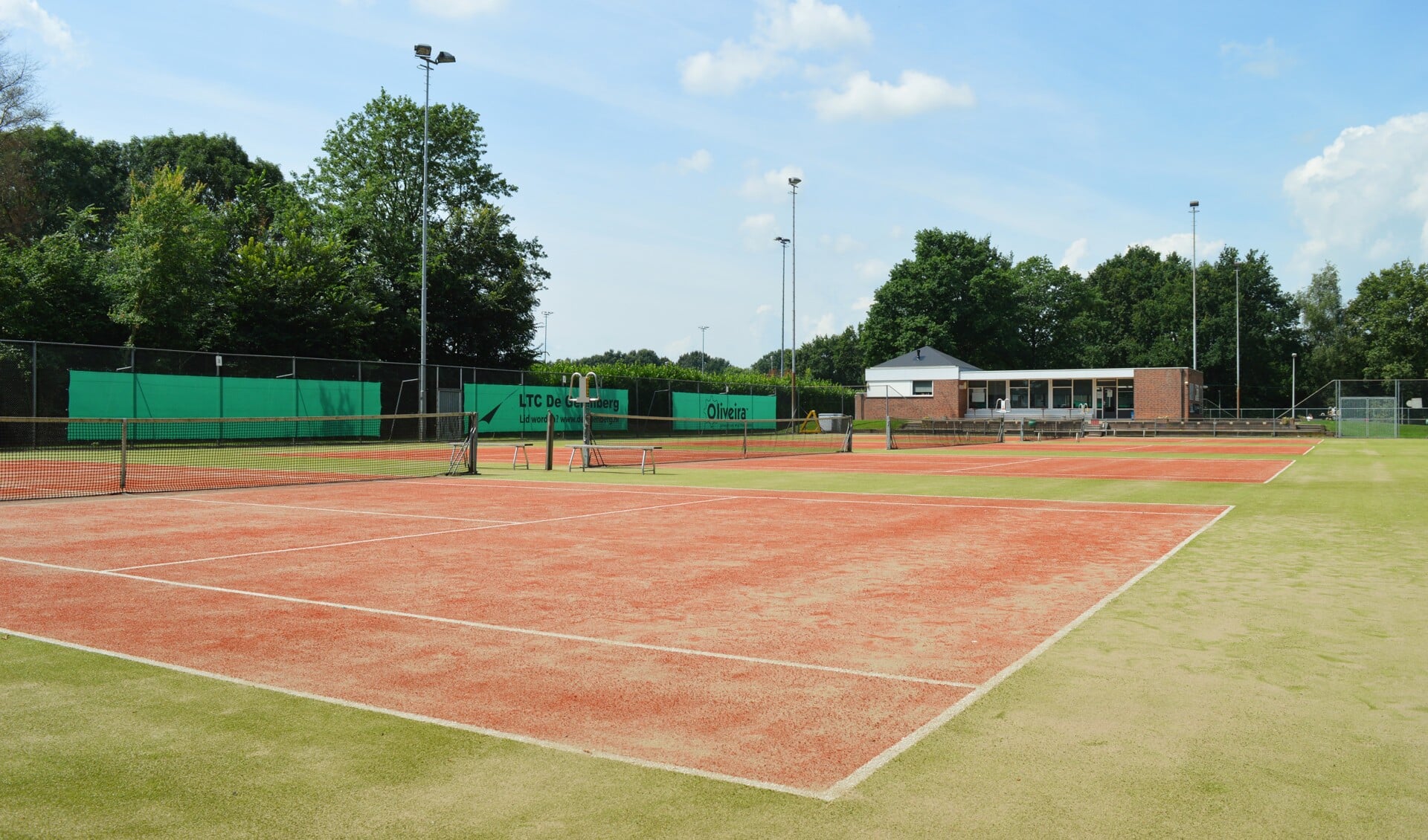 De tennisvelden van LTC de Gelenberg.