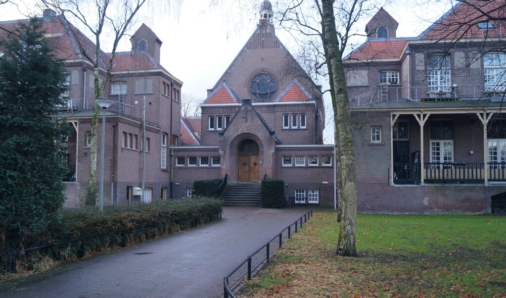 Het Boldershofcomplex met in het midden de kapel.