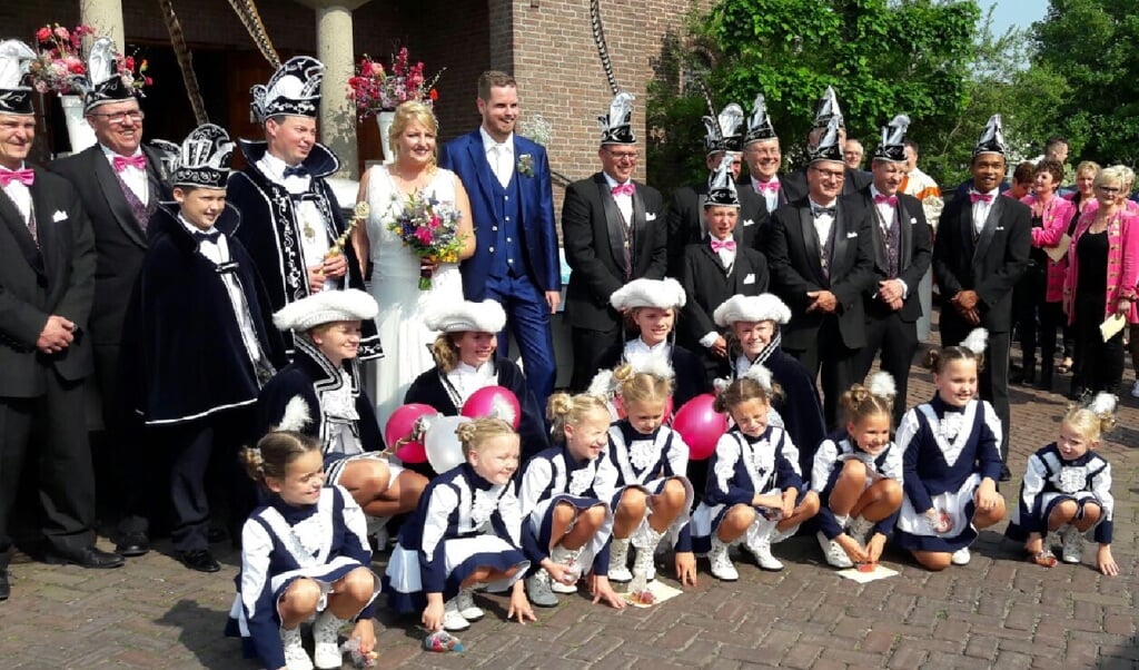 Het kersverse bruidspaar Erwin Janssen en Hanne van IJzendoorn.